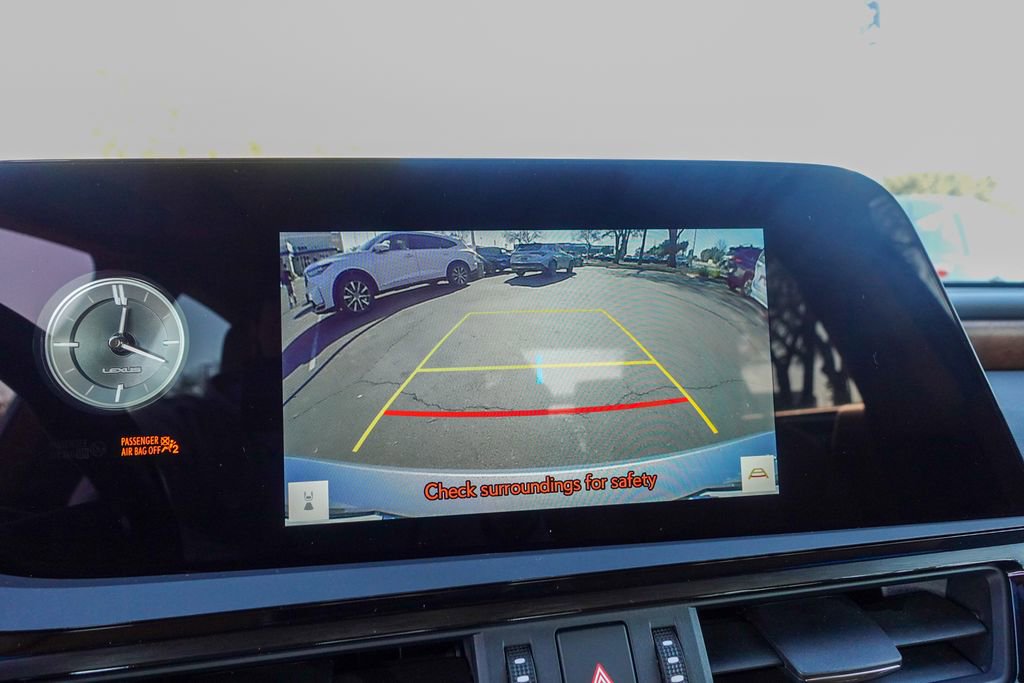 Used 2025 Lexus ES 300h w/ Premium Package image 17