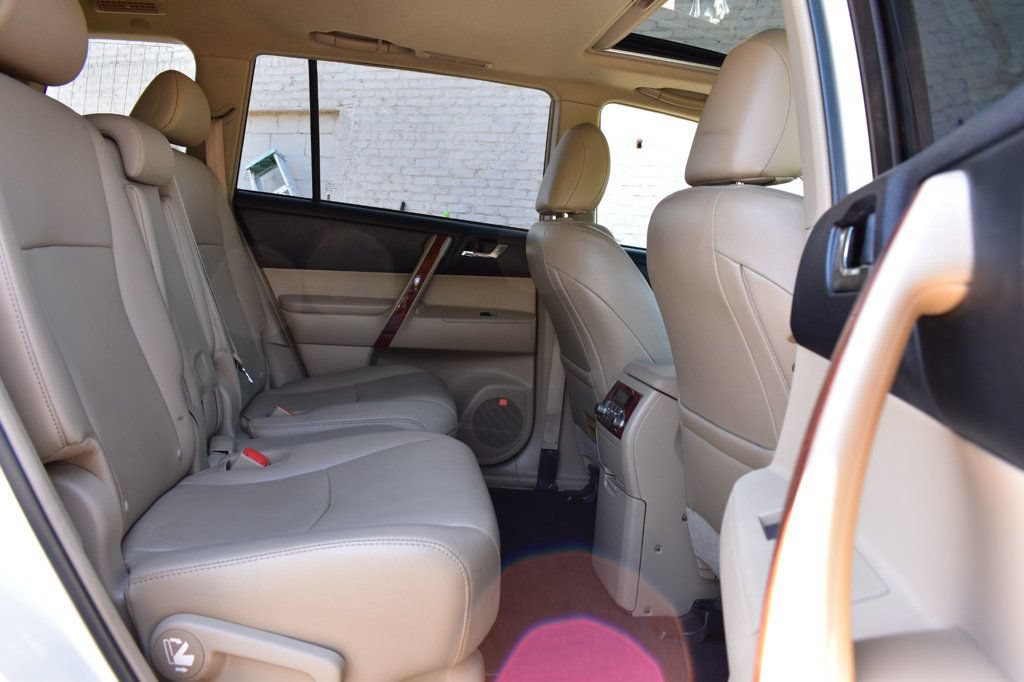 Used 2013 Toyota Highlander Limited AWD/4WD image 17
