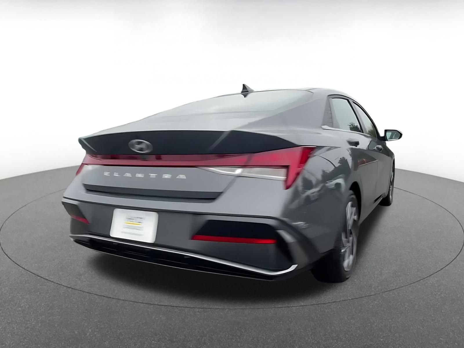 Used 2025 Hyundai Elantra SEL image 14