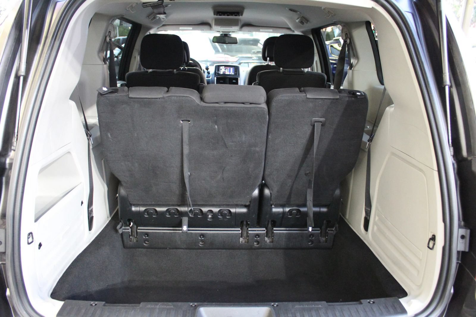 Used 2019 Dodge Grand Caravan SE FWD image 28
