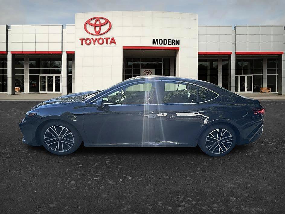 Used 2025 Toyota Camry XLE FWD image 17