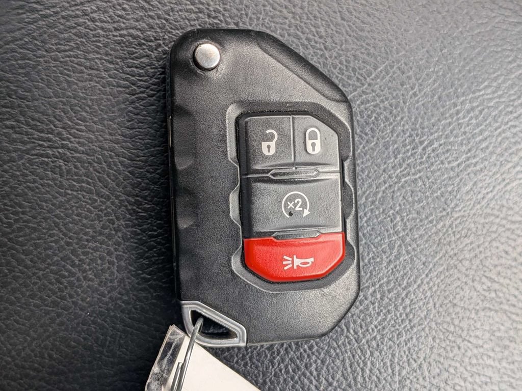 Used 2020 Jeep Gladiator Overland AWD/4WD image 29