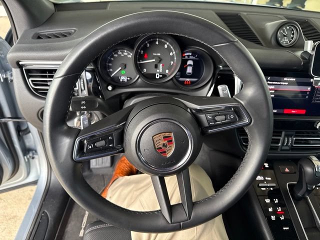 Used 2025 Porsche Macan AWD/4WD image 9