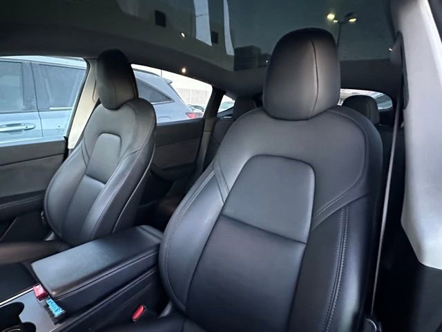 Used 2022 Tesla Model Y Long Range image 9