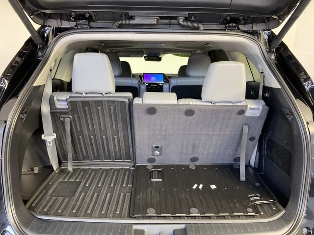Used 2024 Toyota Highlander XLE AWD/4WD image 8