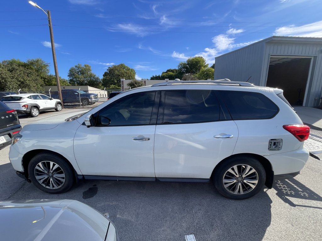 Used 2017 Nissan Pathfinder SL w/ SL Tech Package AWD/4WD image 4
