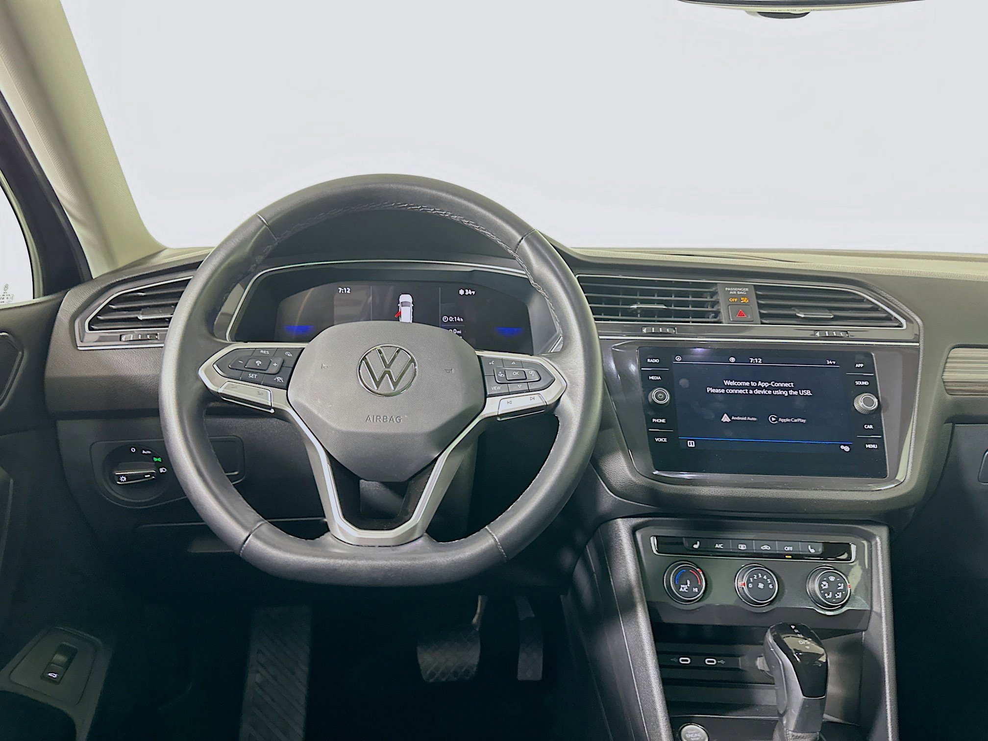 Used 2024 Volkswagen Tiguan Wolfsburg Edition image 17