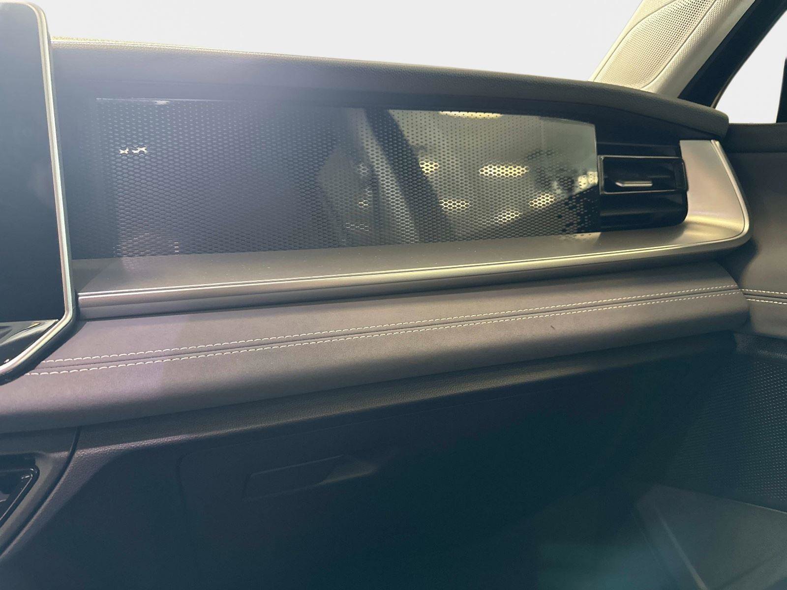 New 2026 Volkswagen Tiguan SE image 13