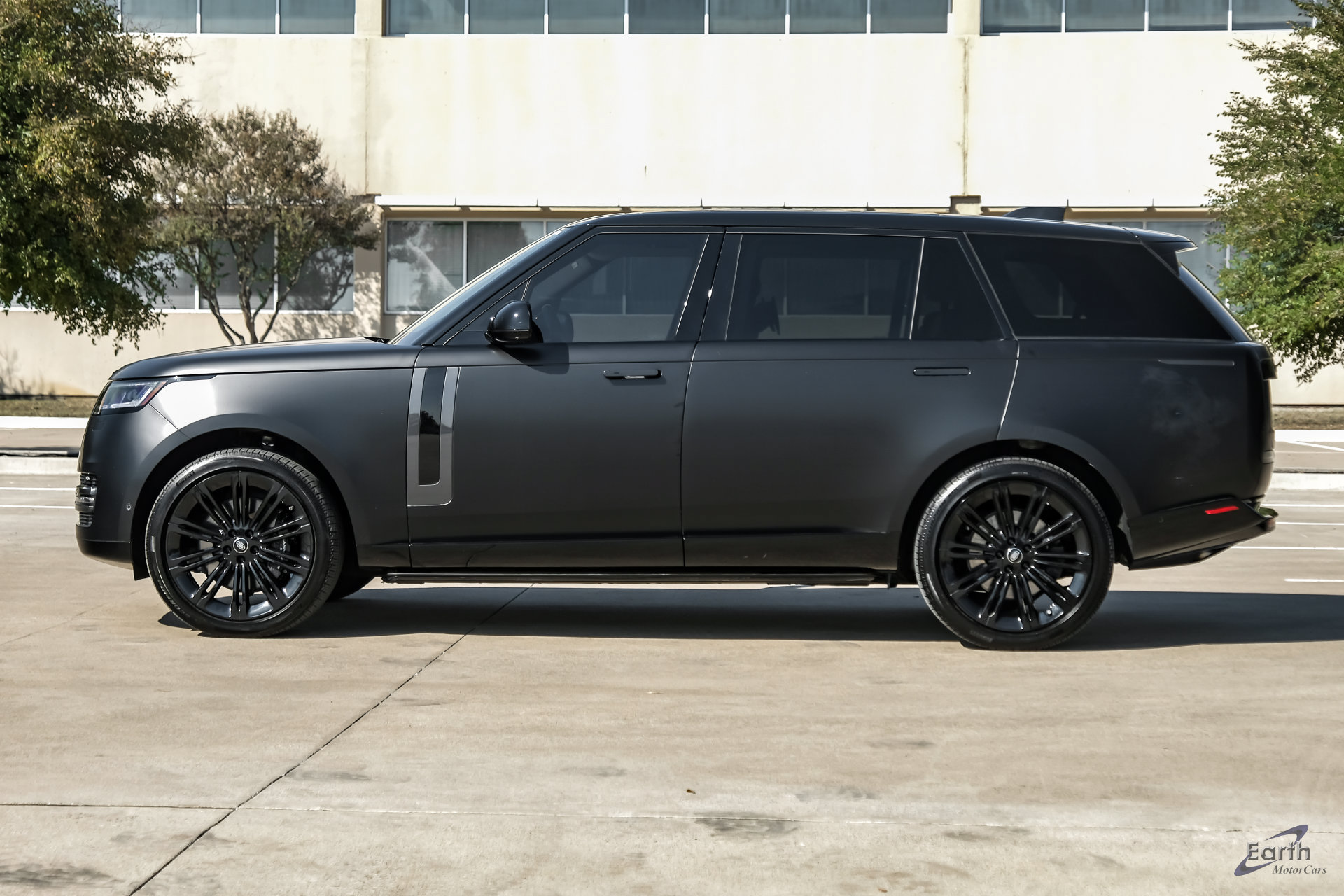 Used 2025 Land Rover Range Rover Long Wheelbase SE AWD/4WD image 7