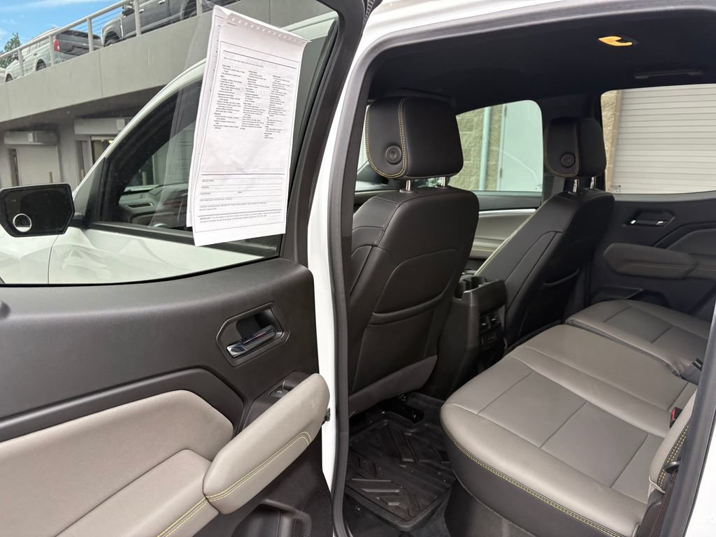 Used 2025 Chevrolet Colorado ZR2 w/ Technology Package AWD/4WD image 27
