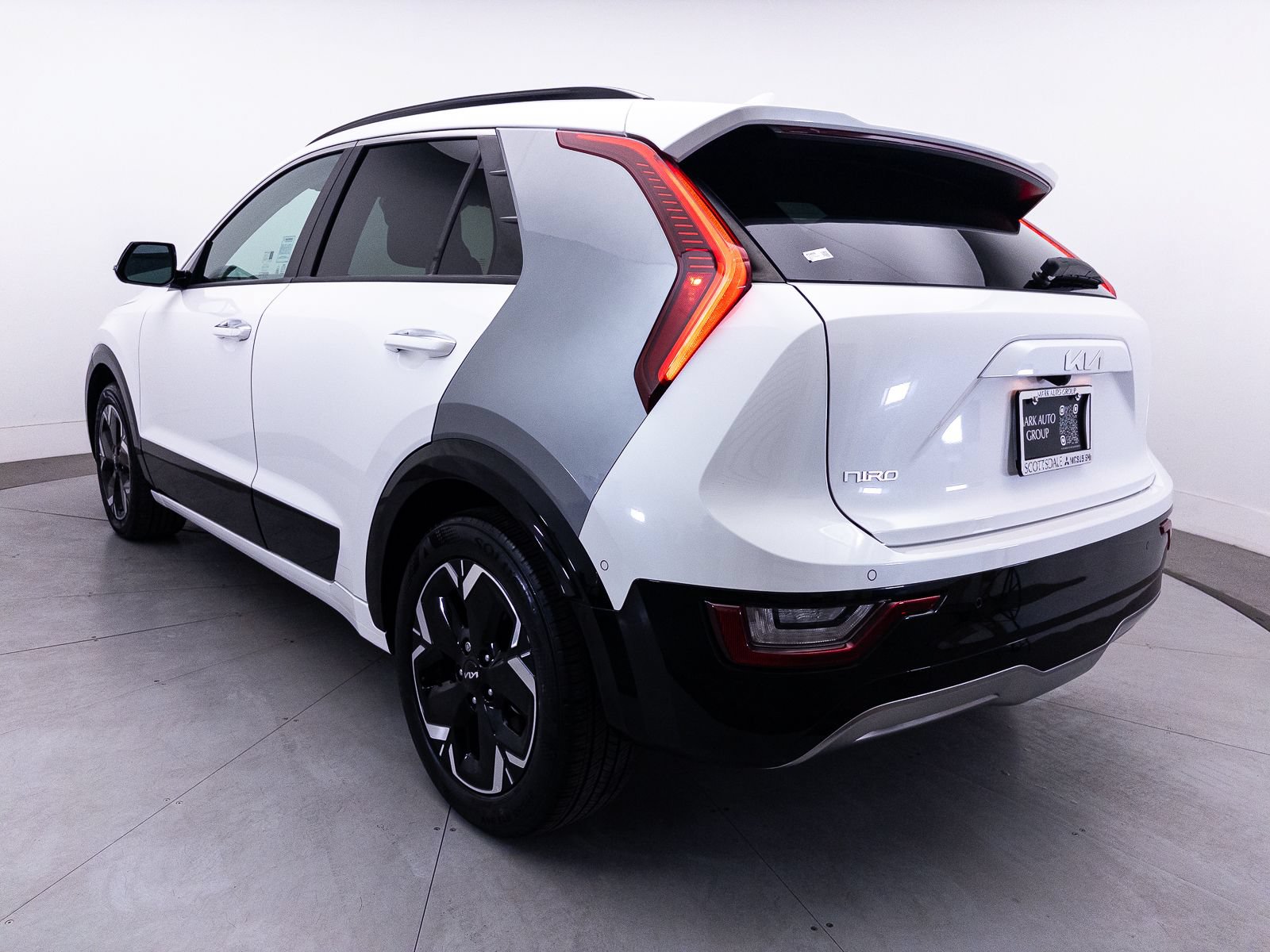 Certified 2023 Kia Niro Wave FWD image 15