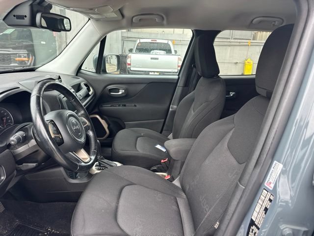 Used 2017 Jeep Renegade Latitude FWD image 9