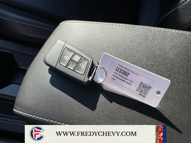 Used 2024 Volkswagen Tiguan SE AWD/4WD image 27