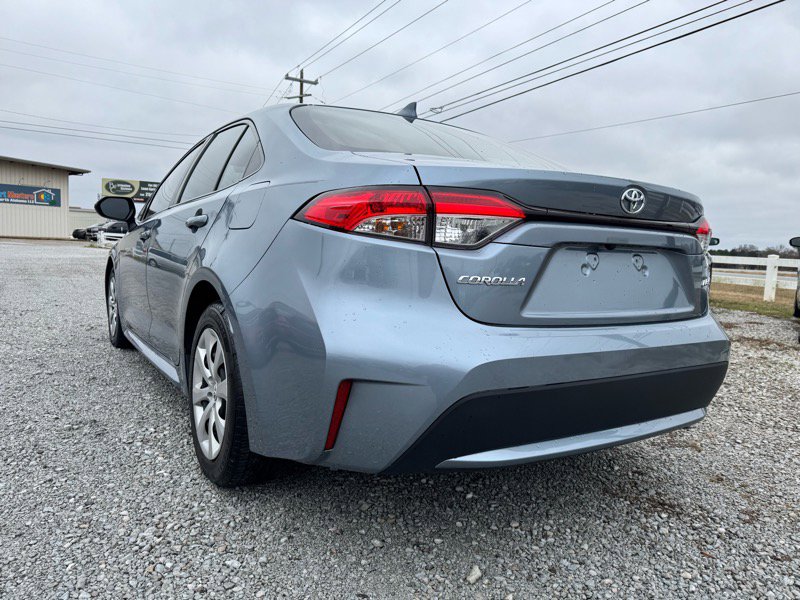 Used 2022 Toyota Corolla LE image 4