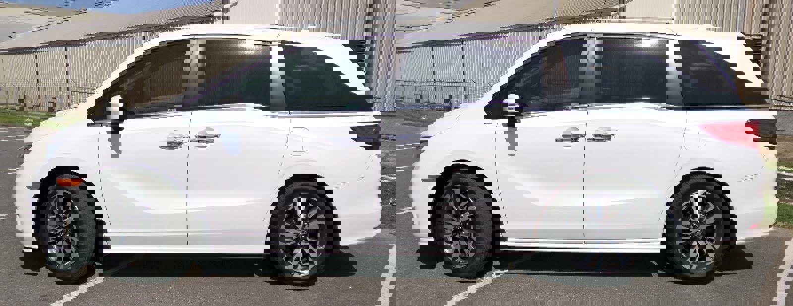 Used 2021 Honda Odyssey Touring image 2