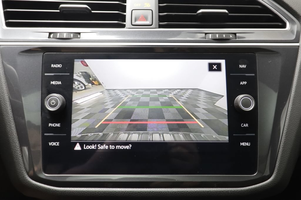 Certified 2022 Volkswagen Tiguan SEL R-Line AWD/4WD image 11