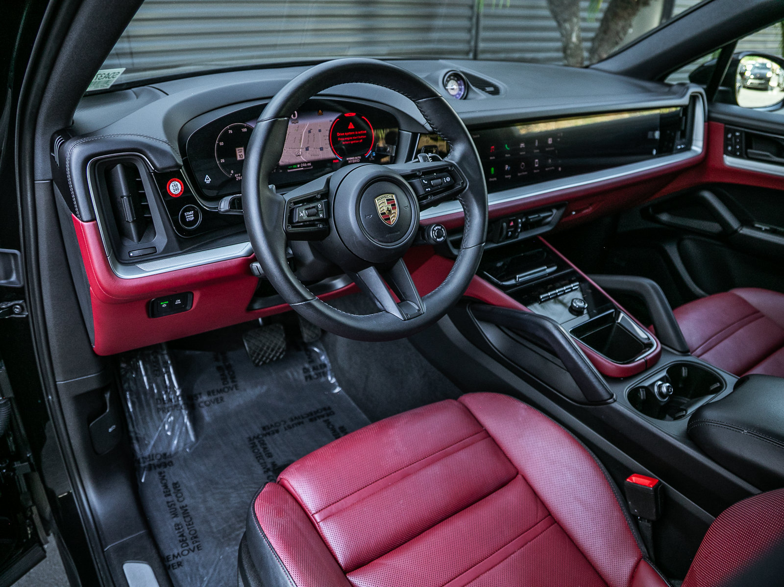 Certified 2025 Porsche Cayenne E-Hybrid Coupe AWD/4WD image 4
