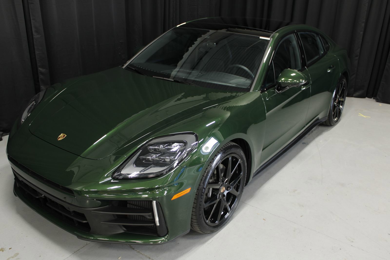 Used 2025 Porsche Panamera 4 image 9