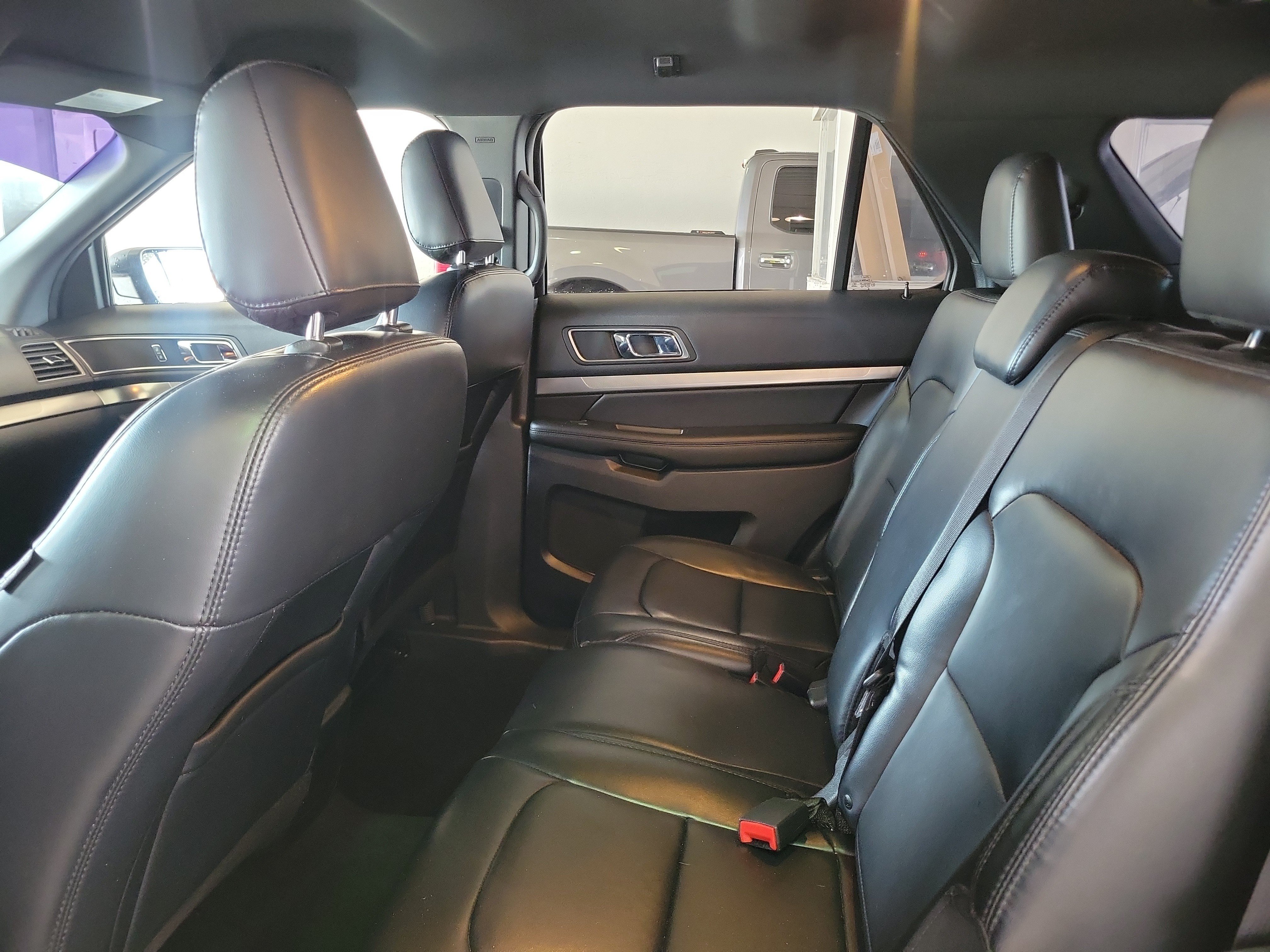 Used 2019 Ford Explorer XLT w/ Equipment Group 202A FWD image 13