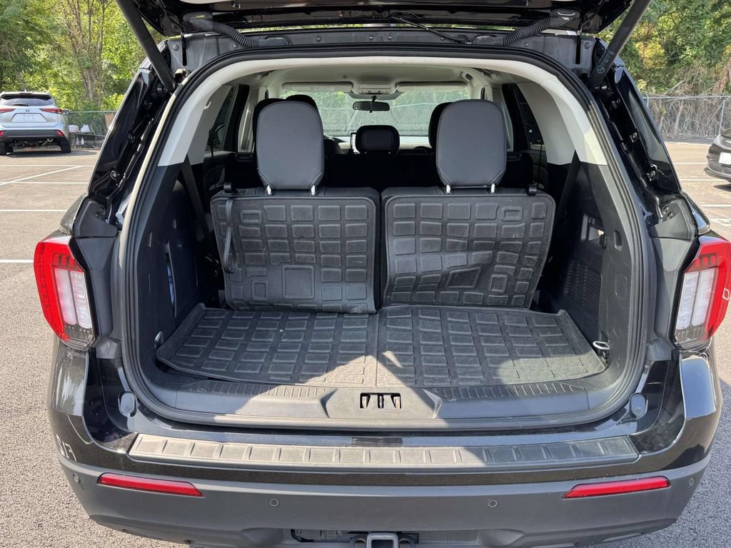 Used 2025 Ford Explorer Active RWD image 16