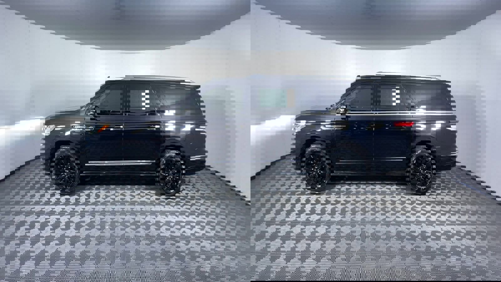 Used 2024 Lincoln Navigator L Reserve image 5