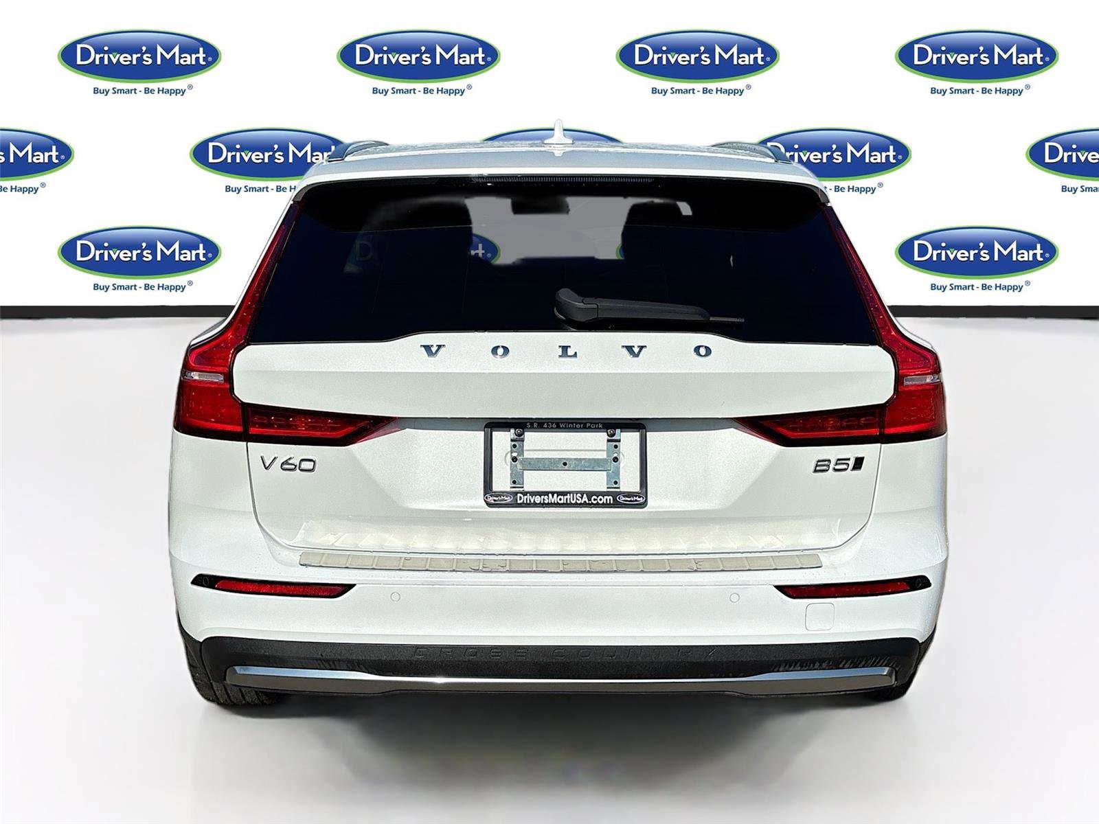 Used 2025 Volvo V60 B5 Cross Country Plus image 6