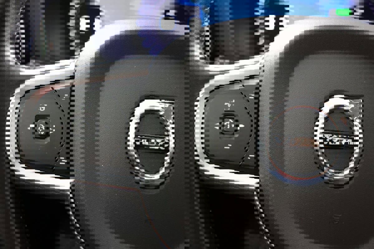 Used 2024 Volvo XC60 T8 Core image 27