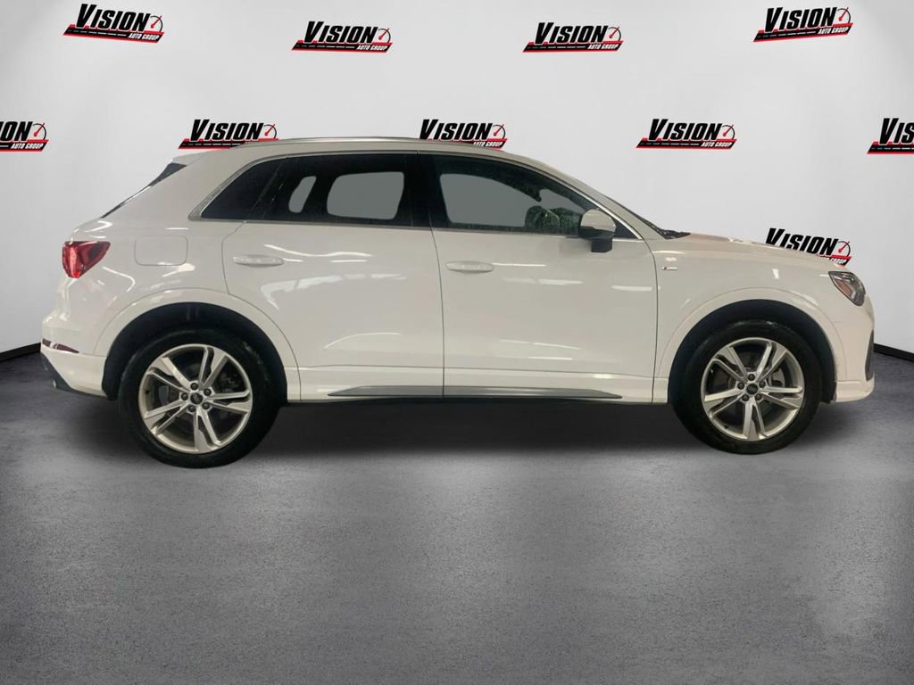 Used 2023 Audi Q3 2.0T Premium w/ Convenience Package image 4