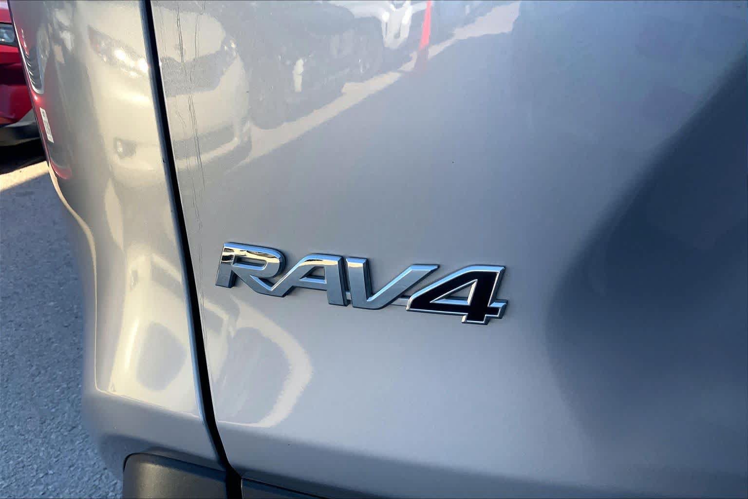 Used 2021 Toyota RAV4 XLE Premium AWD/4WD image 10