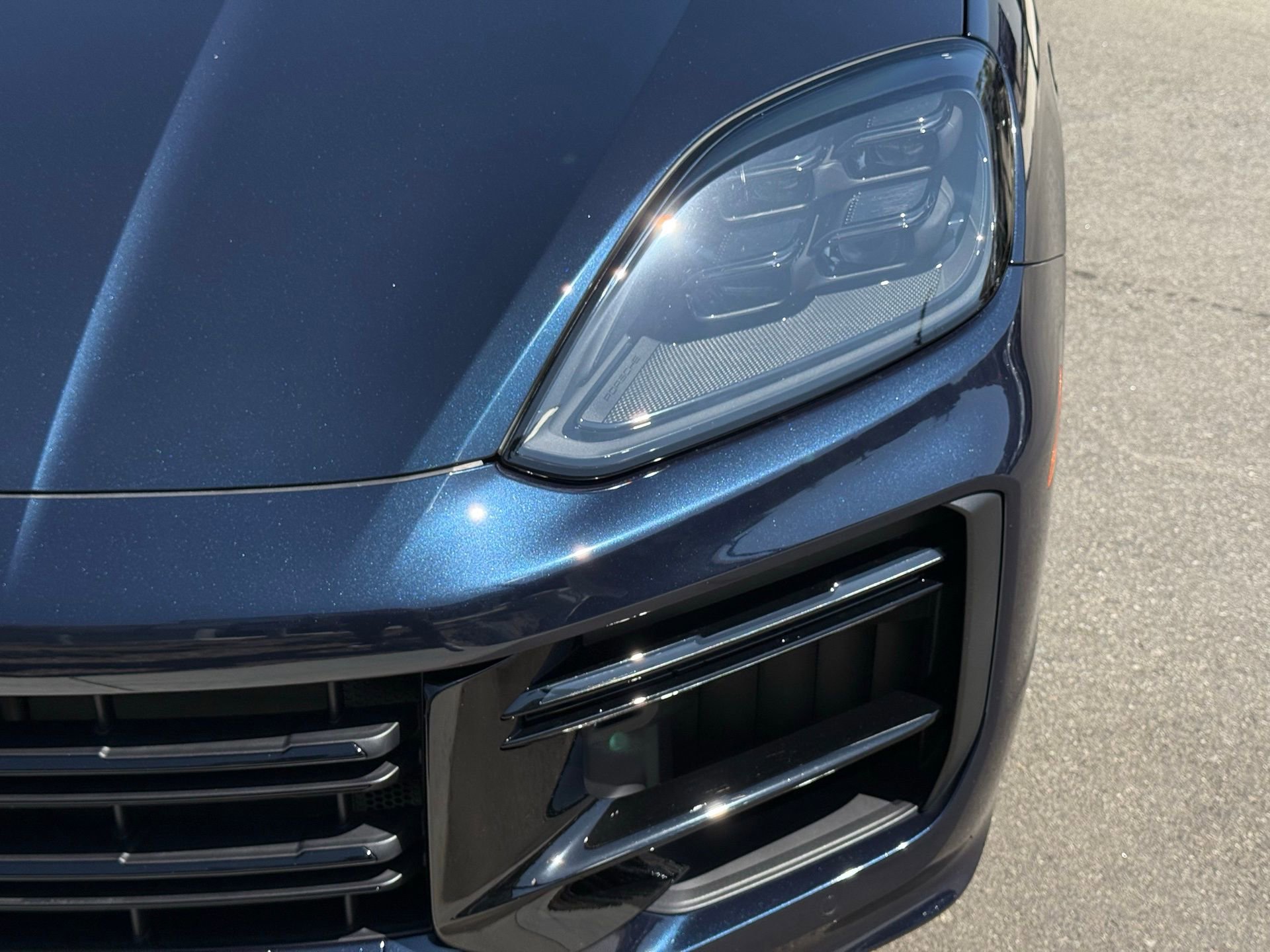 Certified 2025 Porsche Cayenne Turbo image 11