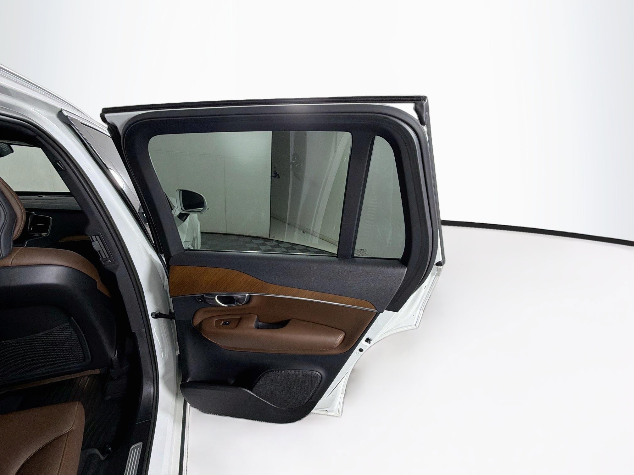 Used 2023 Volvo XC90 B5 Plus w/ Protection Package Premier AWD/4WD image 33