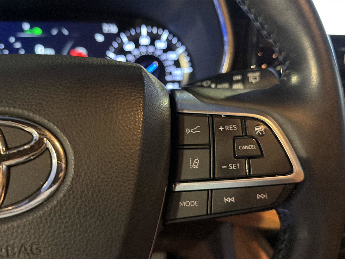 Used 2020 Toyota Highlander Platinum FWD image 23