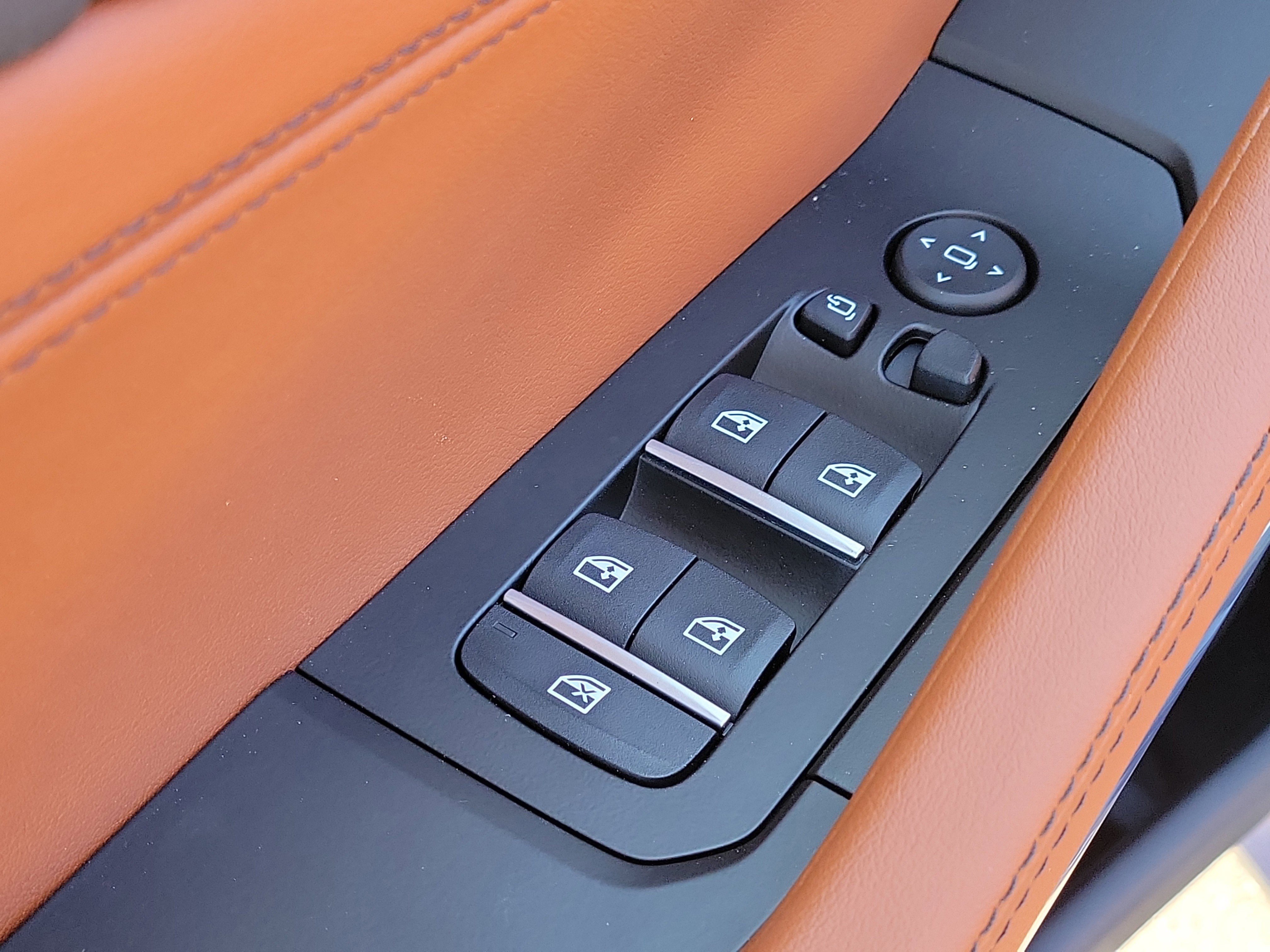 New 2026 BMW X6 xDrive40i w/ Executive Package image 16