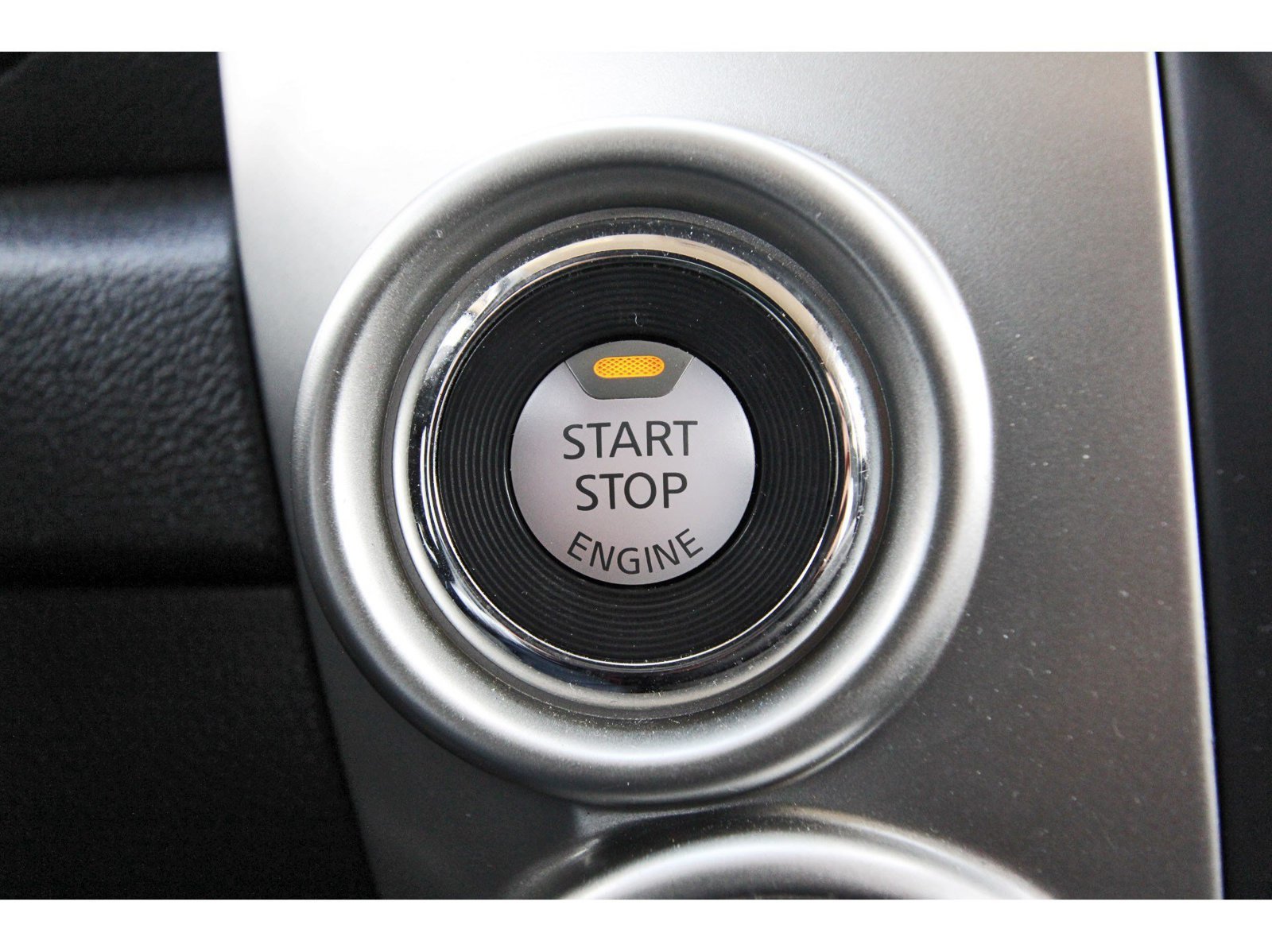 Used 2018 Nissan Titan SV AWD/4WD image 24