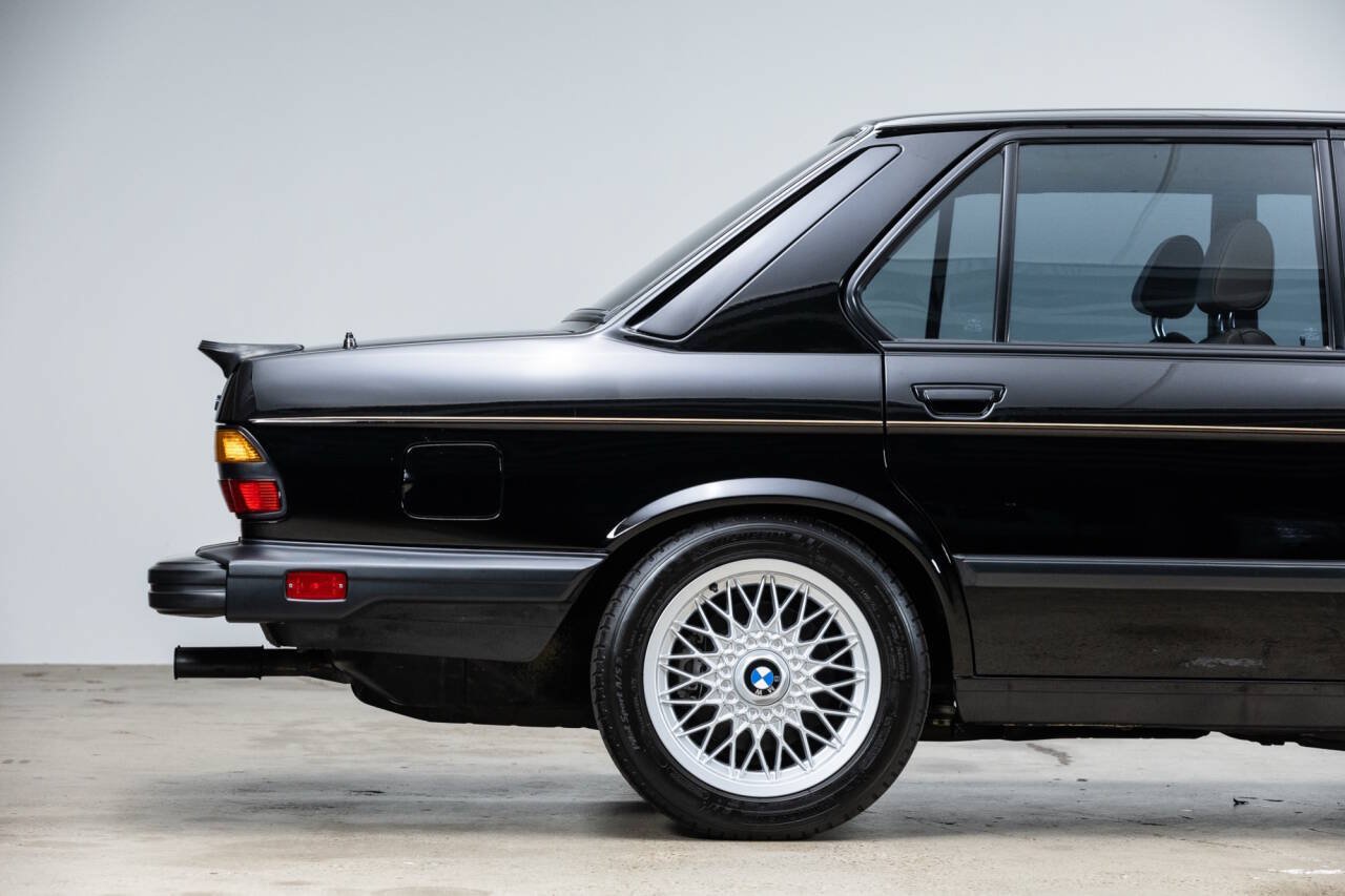 Used 1988 BMW M5 RWD image 10