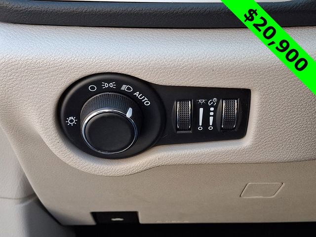 Certified 2023 Chrysler Voyager LX image 25