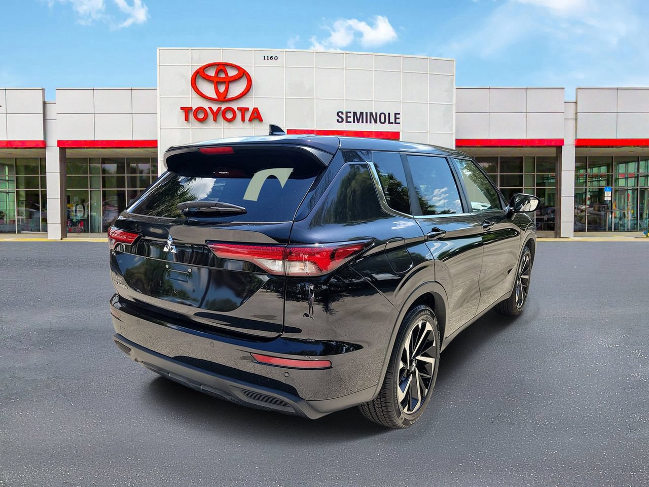 Used 2022 Mitsubishi Outlander ES FWD image 3