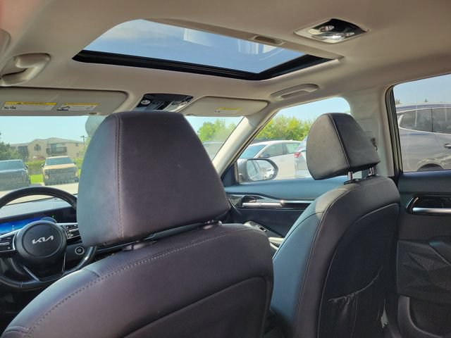 Used 2024 Kia Seltos SX w/ SX Sunroof Package AWD/4WD image 6
