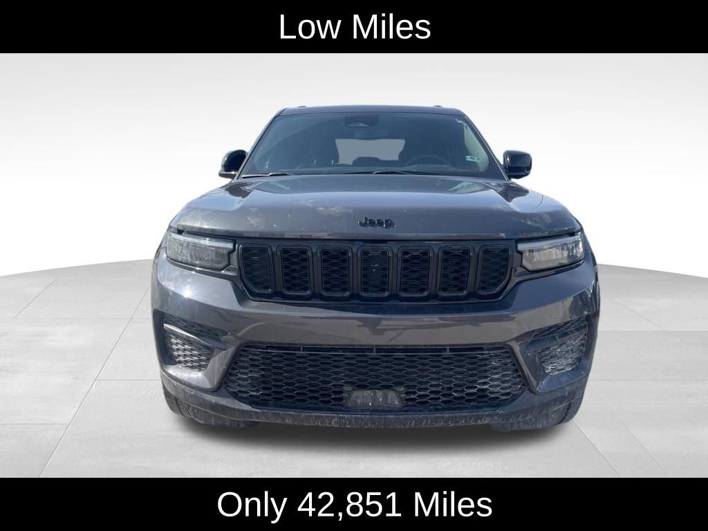 Used 2023 Jeep Grand Cherokee Altitude image 2