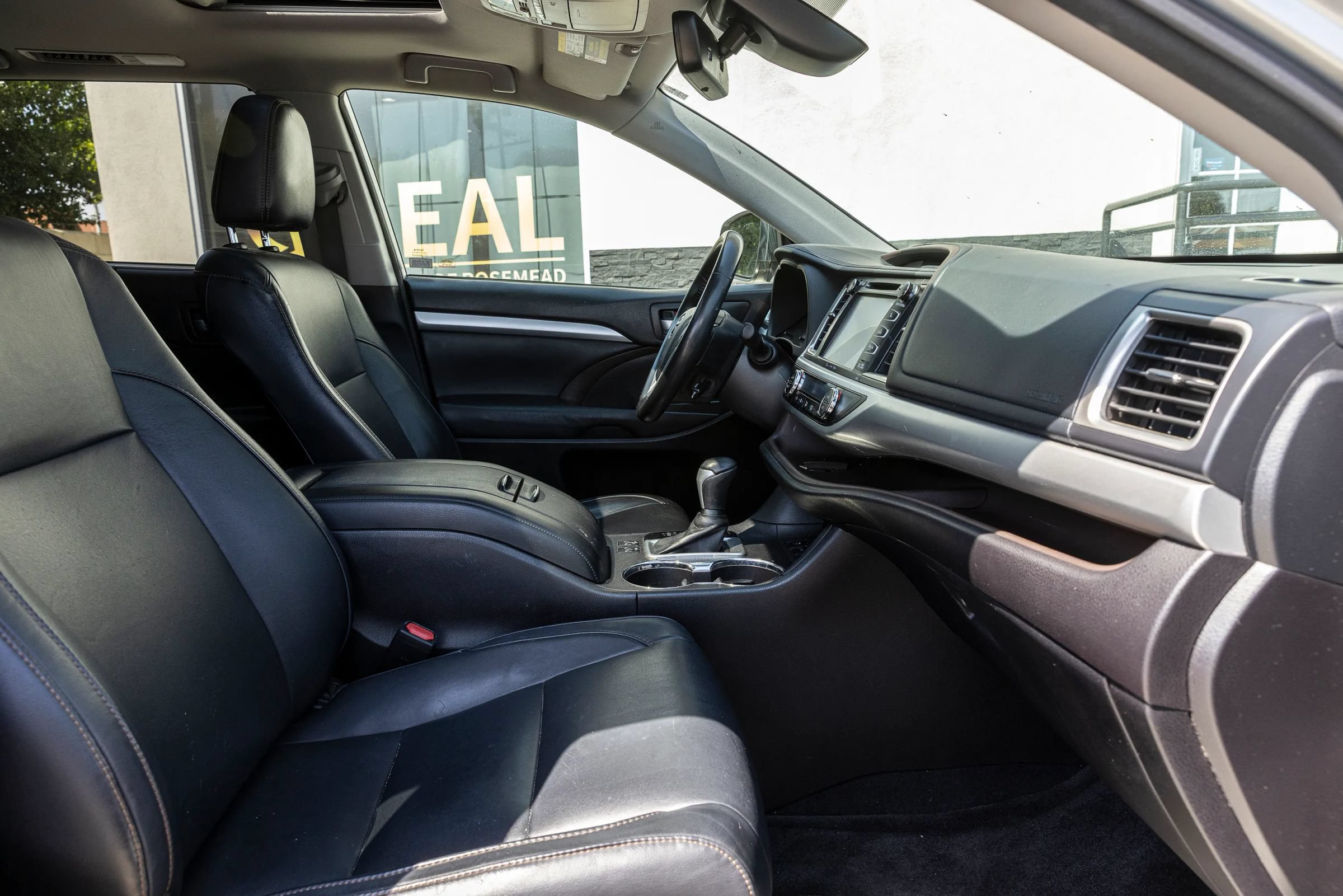 Used 2018 Toyota Highlander XLE FWD image 25