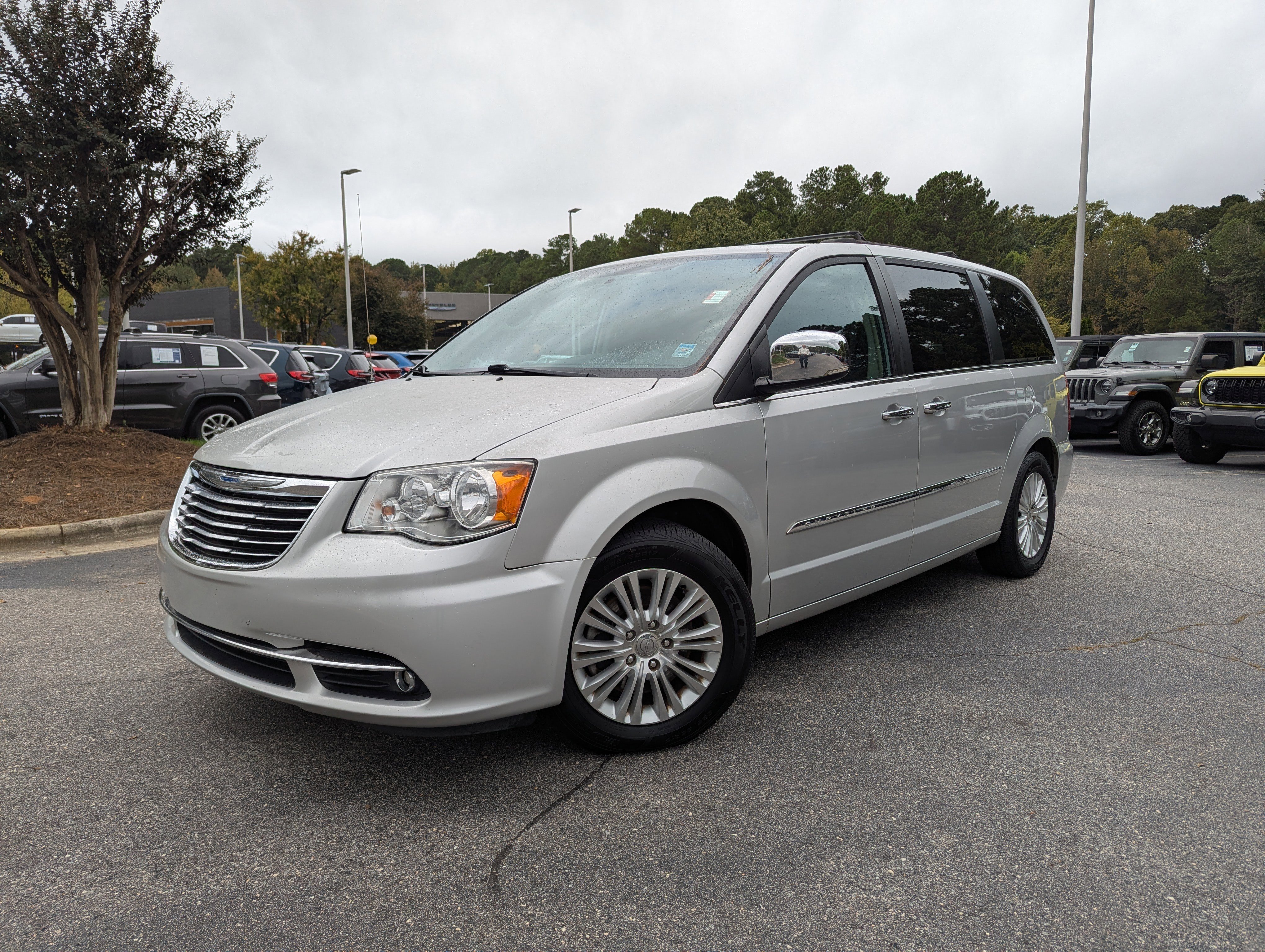 Used 2012 Chrysler Town & Country Touring-L w/ Premium Group