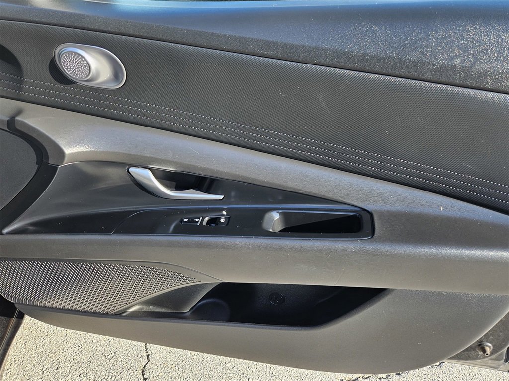 Used 2023 Hyundai Elantra Blue image 32