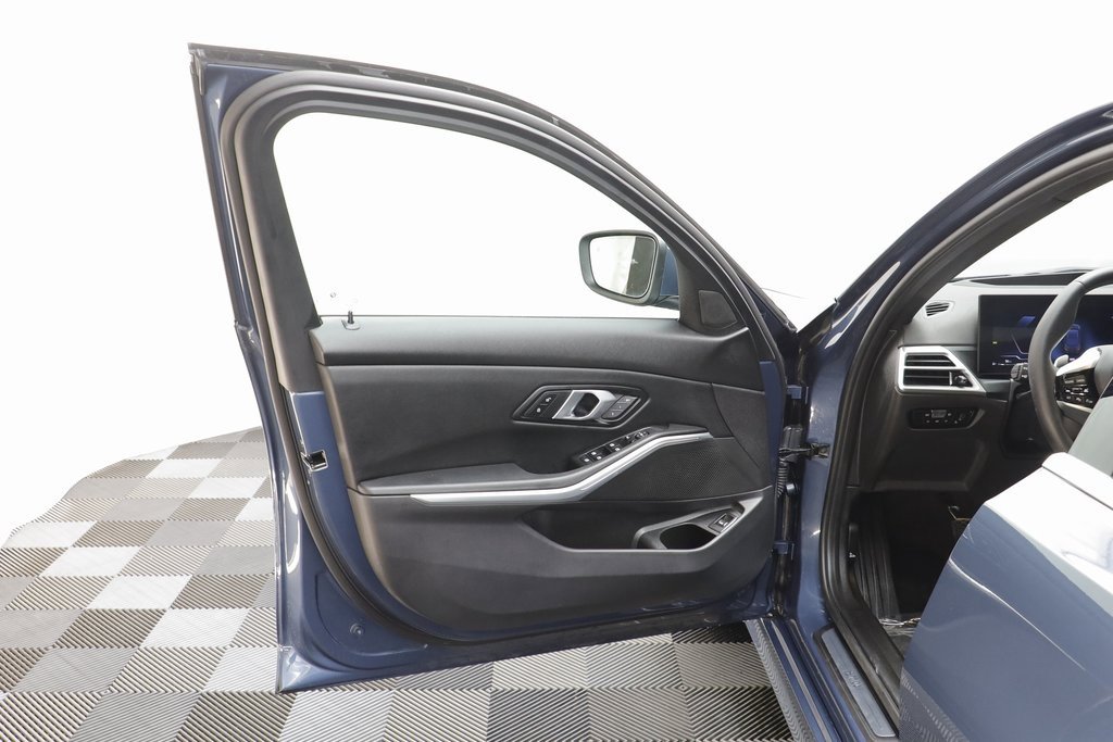 Certified 2025 BMW 330i xDrive Sedan image 5