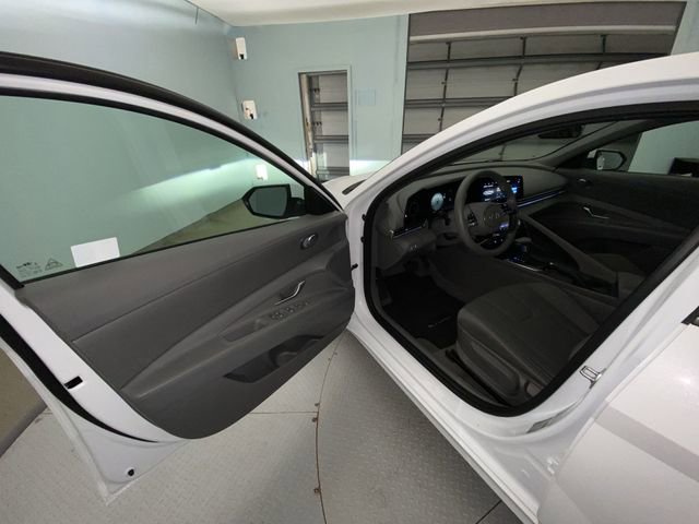 Used 2024 Hyundai Elantra SEL FWD image 11