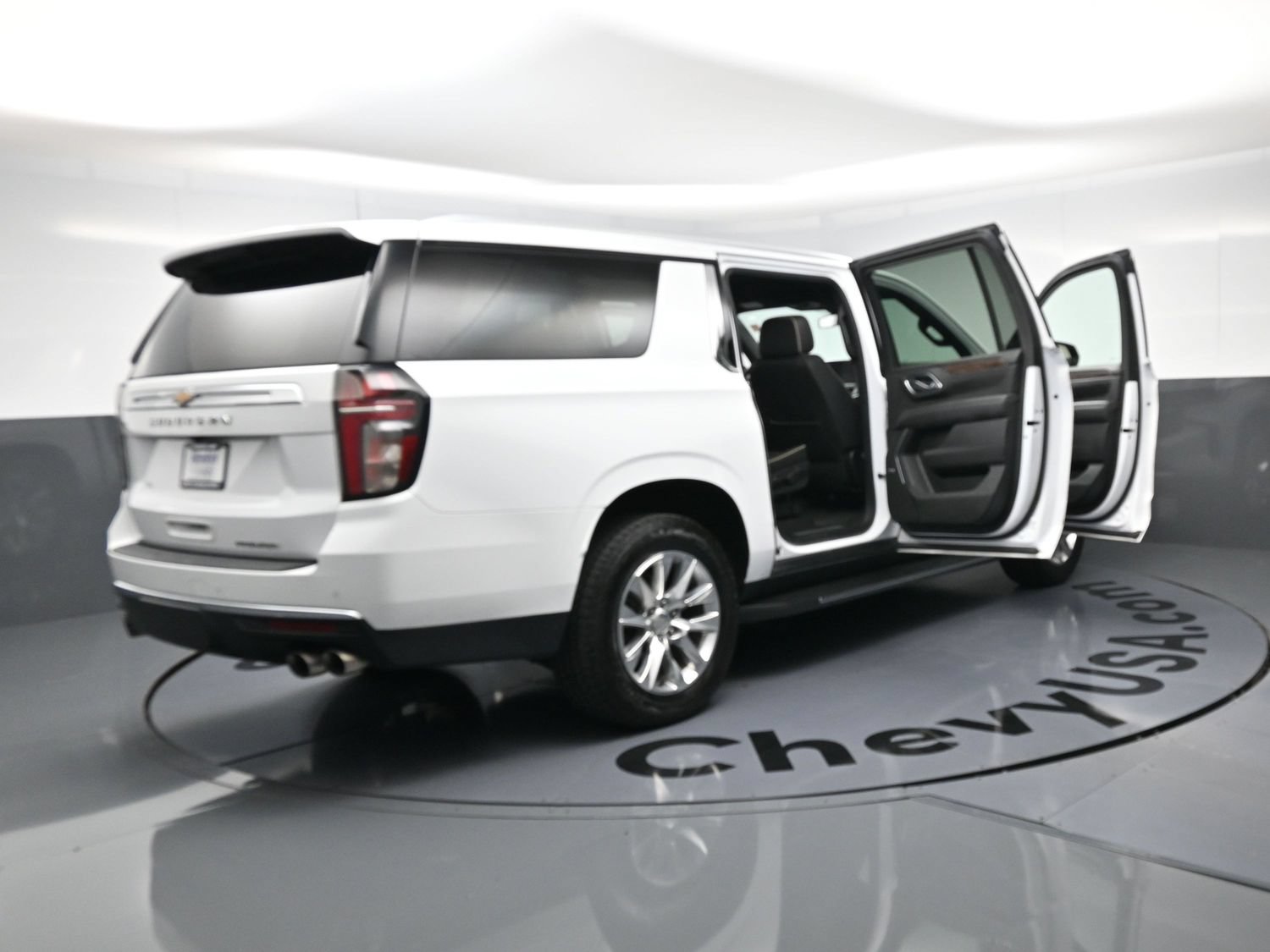 Used 2022 Chevrolet Suburban Premier RWD image 26