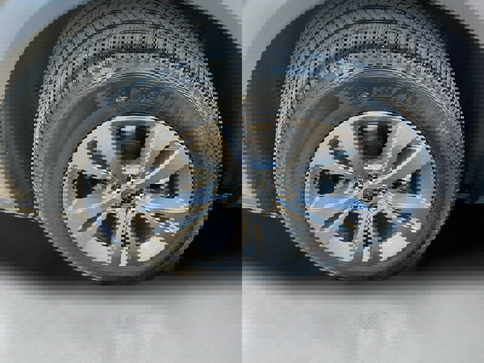 Used 2022 Ford Explorer XLT w/ Equipment Group 202A image 11