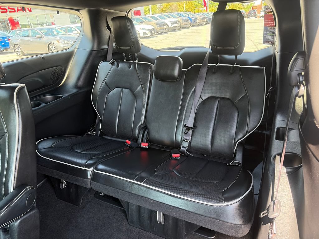 Used 2025 Chrysler Pacifica Limited FWD image 39