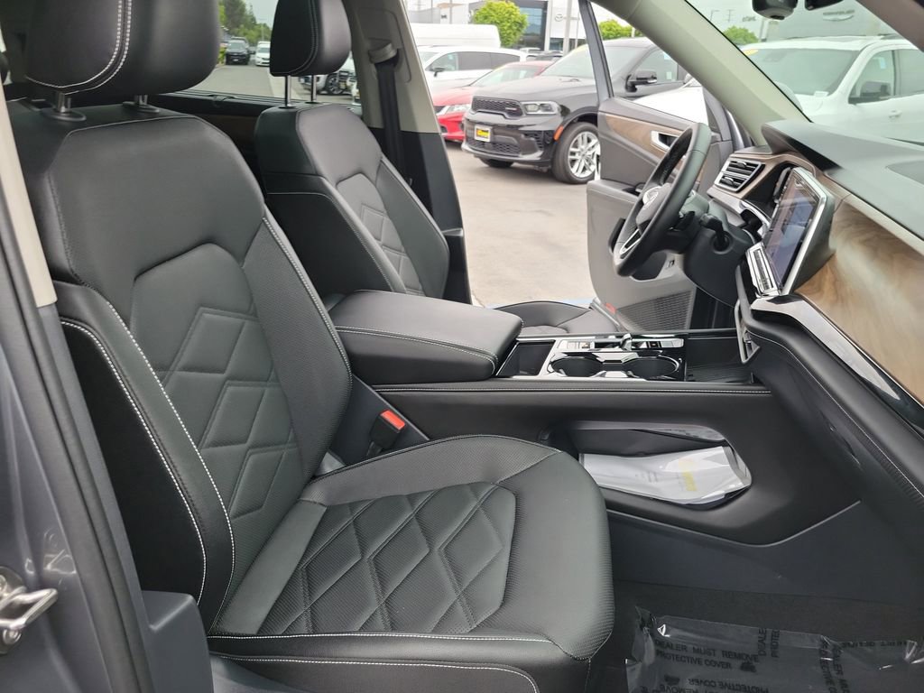 Used 2025 Volkswagen Atlas SE FWD image 18