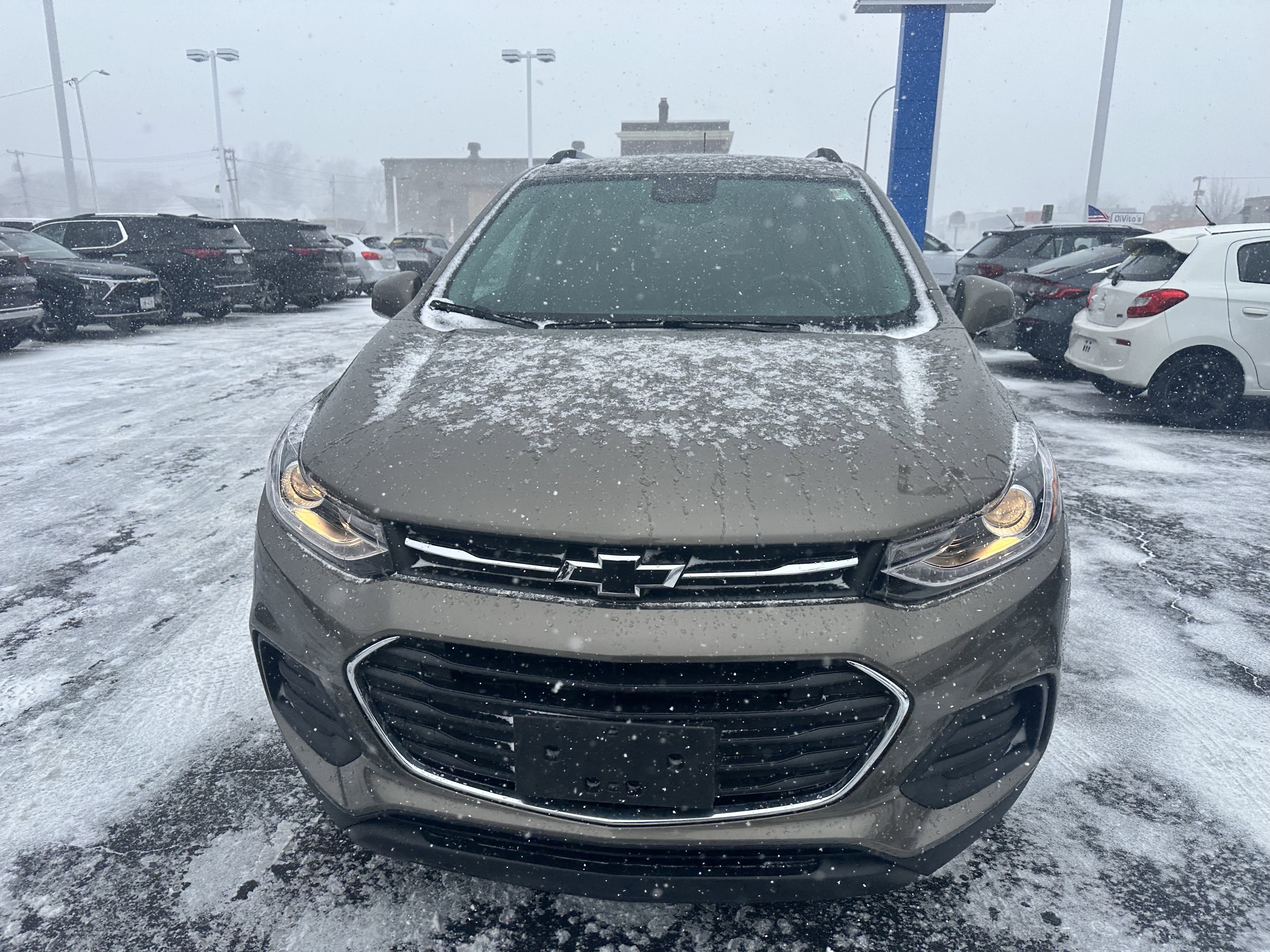 Used 2022 Chevrolet Trax LT w/ Premium Seat Package image 2