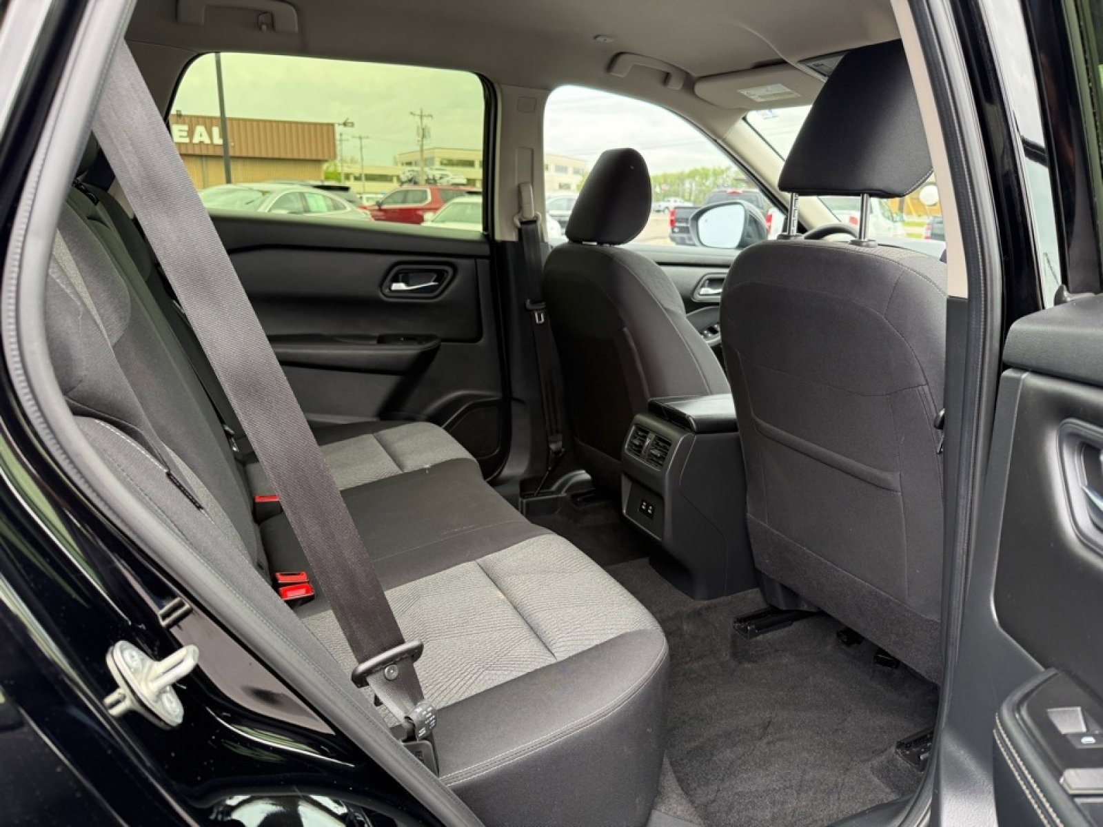 Used 2024 Nissan Rogue SV image 15